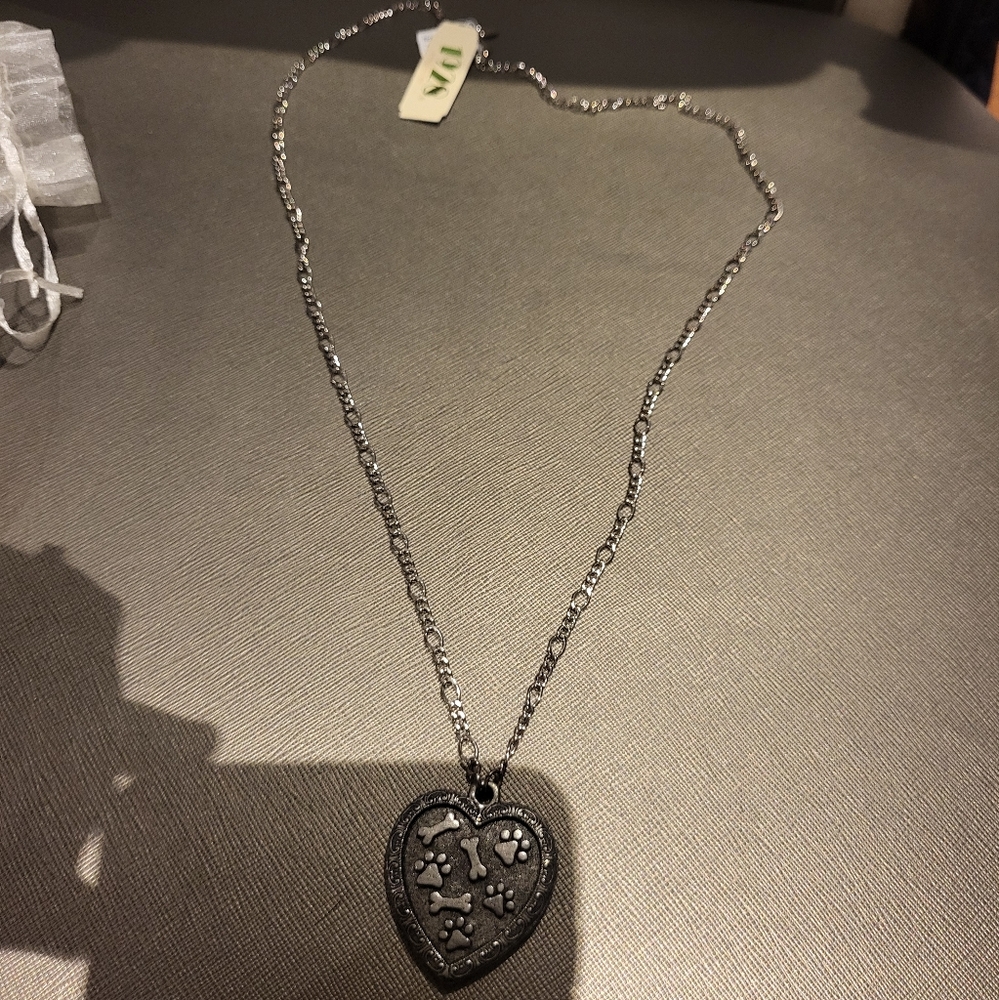 1928 PEWTER HEART PAWS AND BONES NECKLACE 28 IN. - Picture 10 of 10